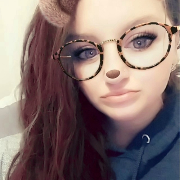 Meet your Posher, Tiffany - Picture 2 of 2